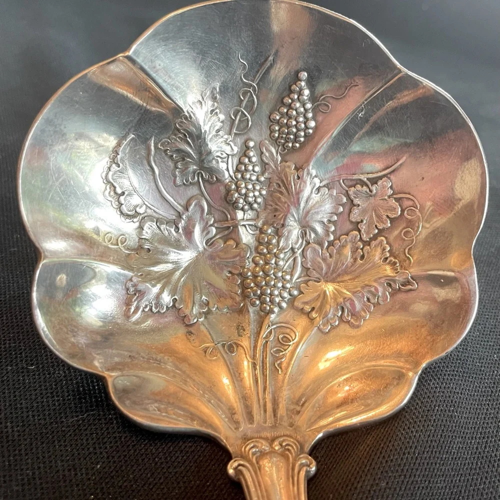 Moselle Grape Oyster/Soup Ladle